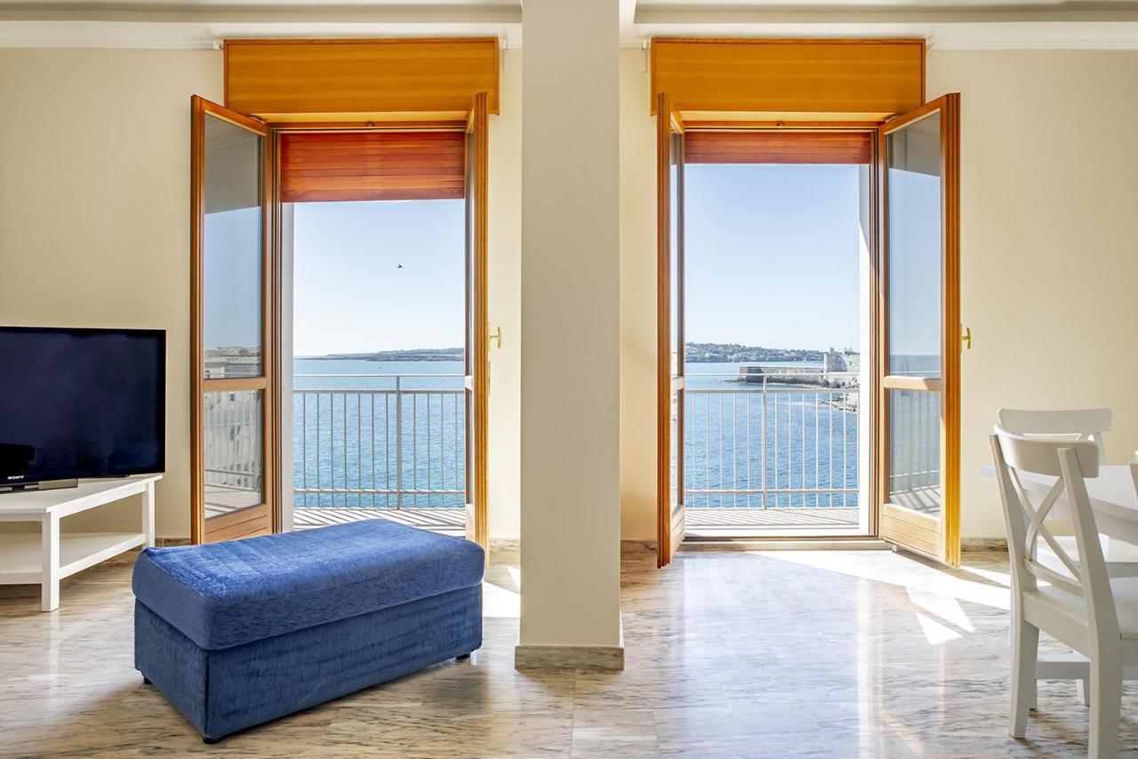 Ortigia Seafront Apartment By Wonderful Italy シラクーサ エクステリア 写真