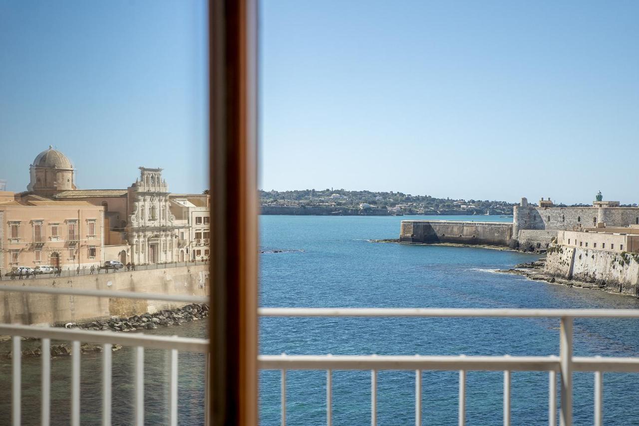 Ortigia Seafront Apartment By Wonderful Italy シラクーサ エクステリア 写真