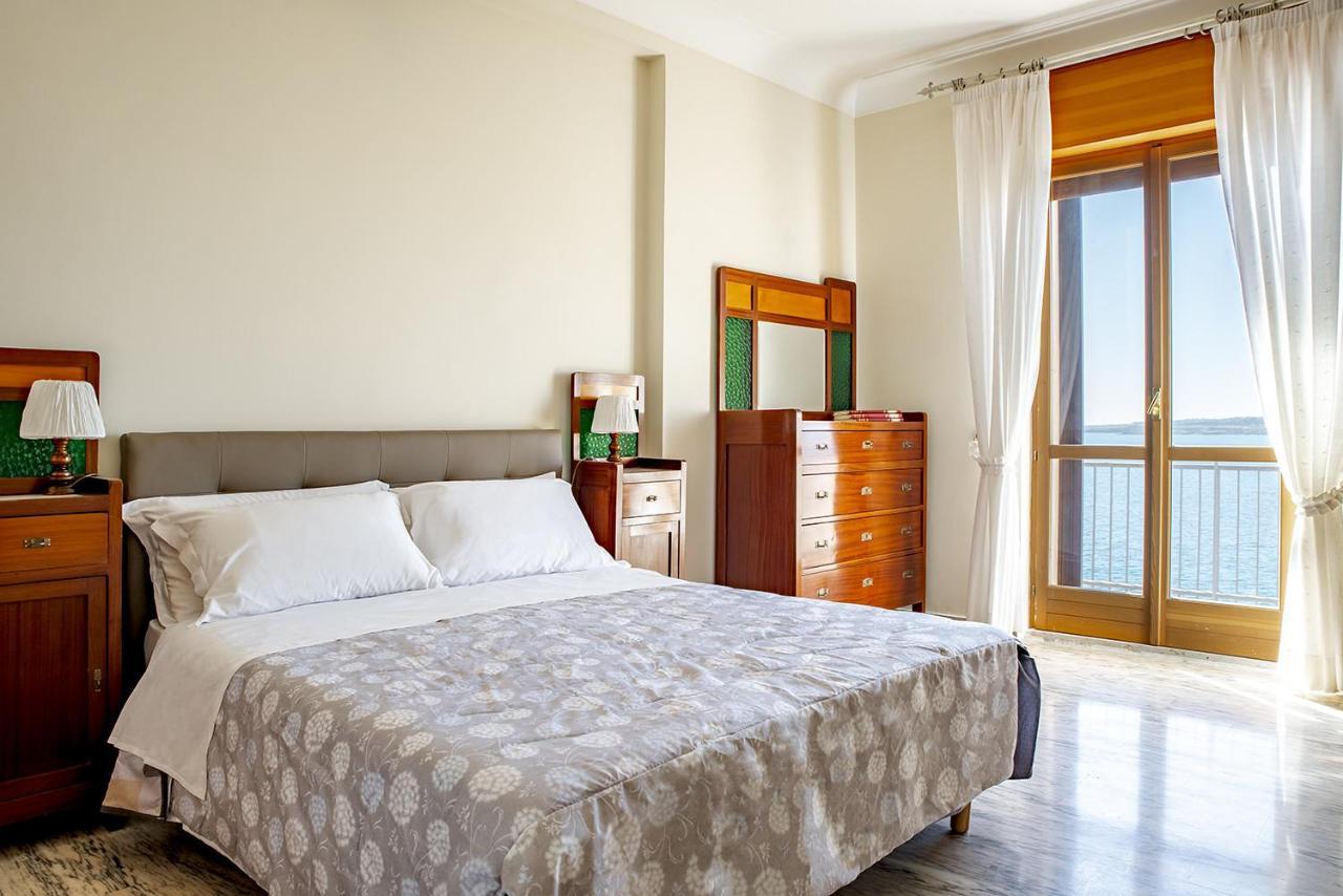 Ortigia Seafront Apartment By Wonderful Italy シラクーサ エクステリア 写真